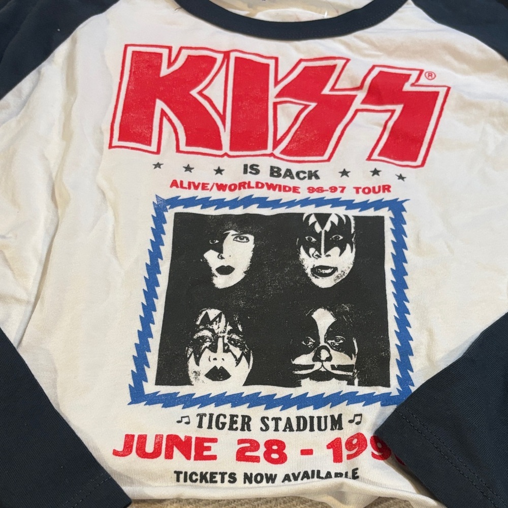 New KISS Jr Large Long Sleeve Shirt -Daydreamer
